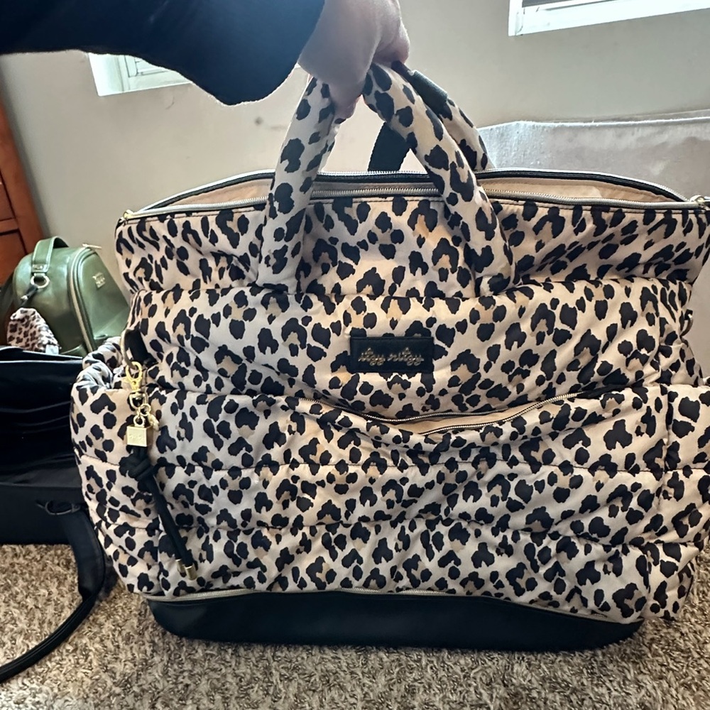 Itzy ritzy cheetah messenger diaper bag